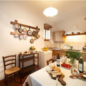 A selection of 2-3 bedroom apartments with shared pool near Florence, Sleeps 4-6